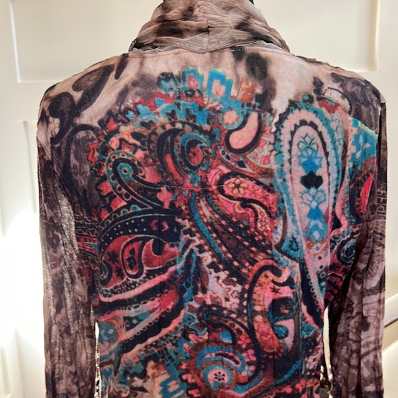 Elysee 26 layered beautiful artsy layered top - Picture 3 of 7